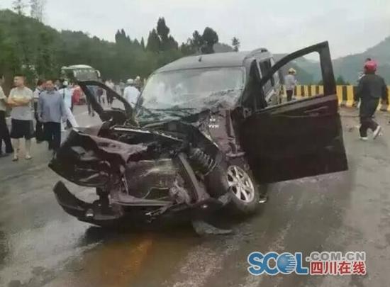 車(chē)輛失控沖進(jìn)學(xué)校引發(fā)火災，造成一死八傷重大事故